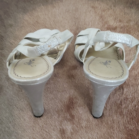 Platinum BP Strap Heels 10M - Picture 2 of 4